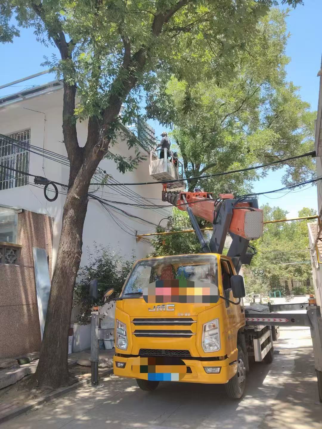 咸丰县高空作业车能吊装重物吗？最大承载多少公斤？