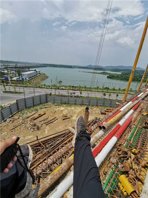 咸丰县作业中发生设备损坏或人员意外，责任怎么划分？