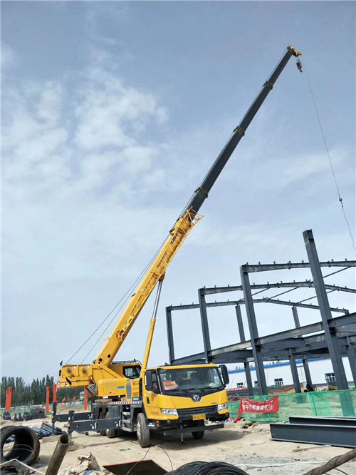 咸丰县超高层建筑钢结构吊装案例